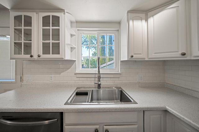 1330 Scenic Way, Redding, CA 96001