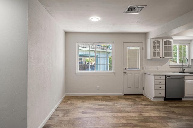 1330 Scenic Way, Redding, CA 96001