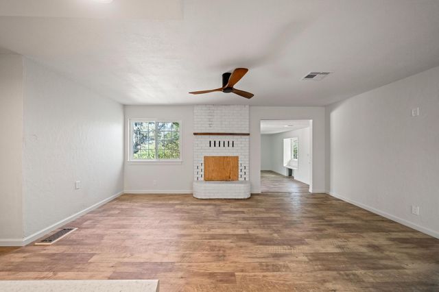 1330 Scenic Way, Redding, CA 96001