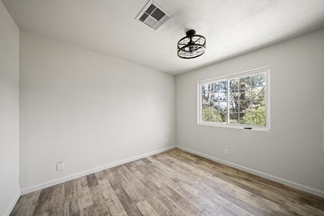 1330 Scenic Way, Redding, CA 96001