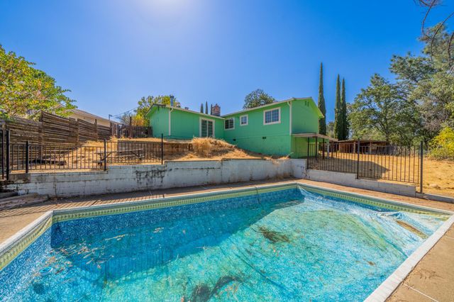 1330 Scenic Way, Redding, CA 96001