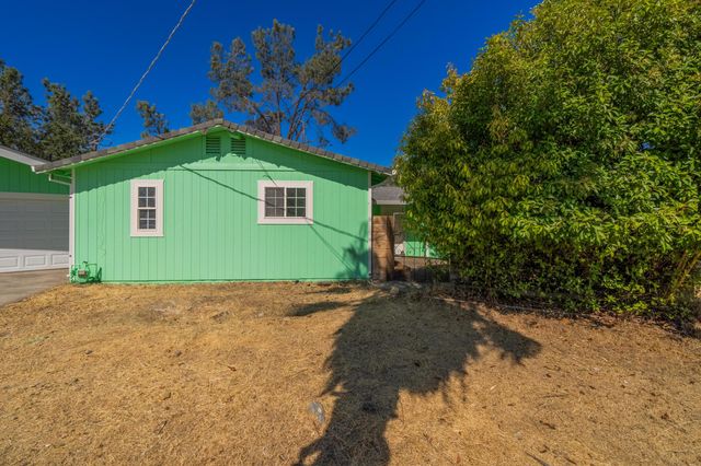 1330 Scenic Way, Redding, CA 96001