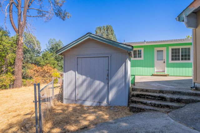 1330 Scenic Way, Redding, CA 96001