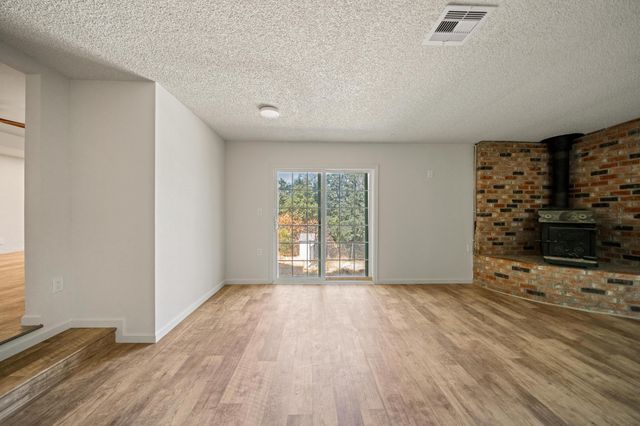 1330 Scenic Way, Redding, CA 96001