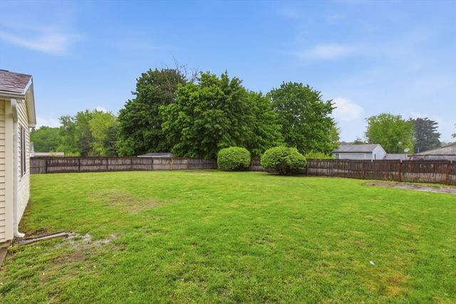 97 Treetop Ave, Springfield, MA 01118