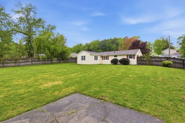 97 Treetop Ave, Springfield, MA 01118