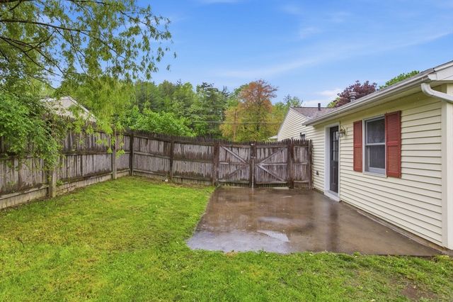 97 Treetop Ave, Springfield, MA 01118