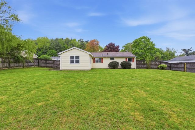 97 Treetop Ave, Springfield, MA 01118