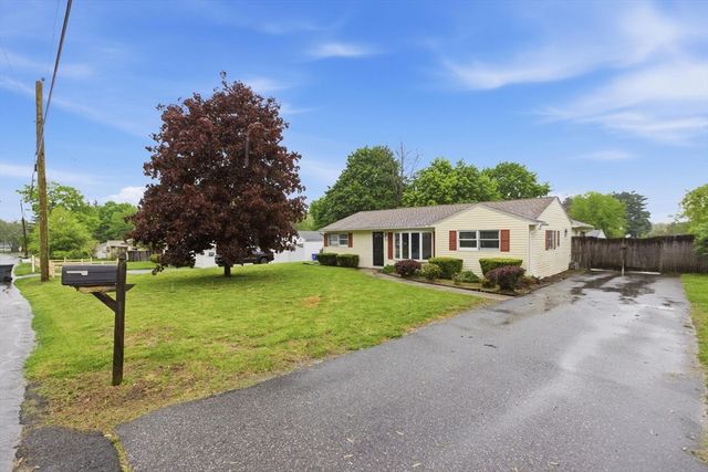 97 Treetop Ave, Springfield, MA 01118