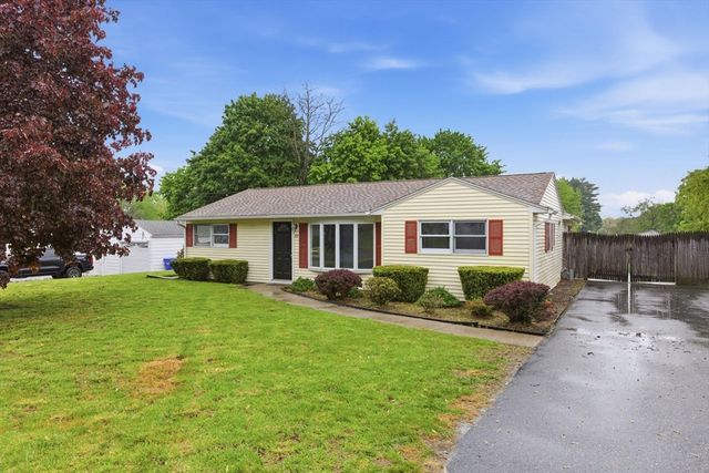 97 Treetop Ave, Springfield, MA 01118