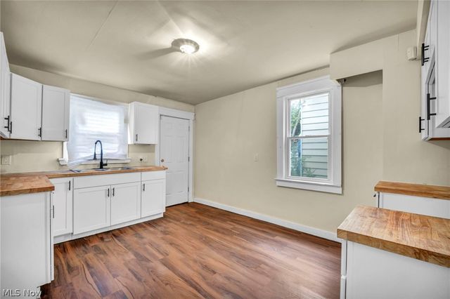 9013 Kempton Avenue, Cleveland, OH 44108