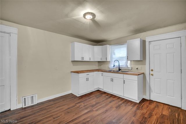 9013 Kempton Avenue, Cleveland, OH 44108