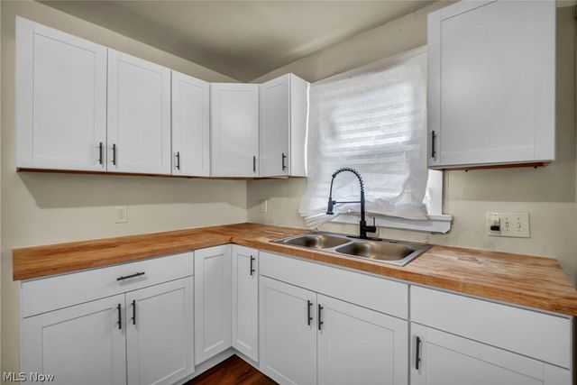 9013 Kempton Avenue, Cleveland, OH 44108