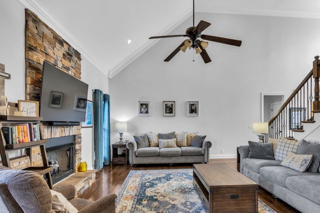 2104 Nunley Dr, Rockvale, TN 37153