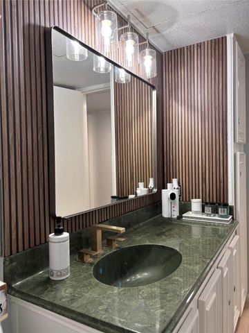 351 N Post Oak Lane 610, Houston, TX 77024