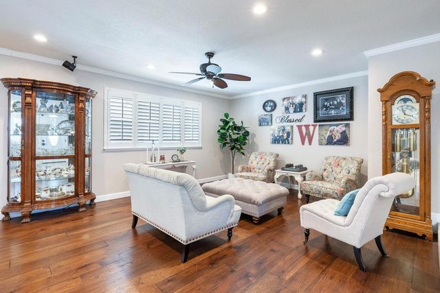 30 W Swift Avenue, Clovis, CA 93612