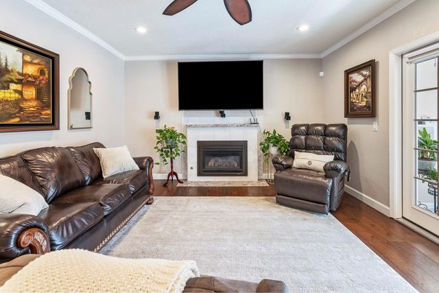 30 W Swift Avenue, Clovis, CA 93612