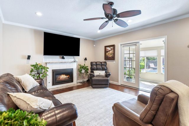 30 W Swift Avenue, Clovis, CA 93612