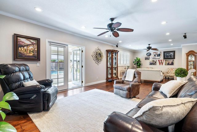 30 W Swift Avenue, Clovis, CA 93612