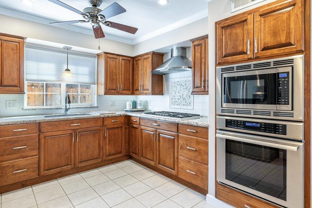 30 W Swift Avenue, Clovis, CA 93612