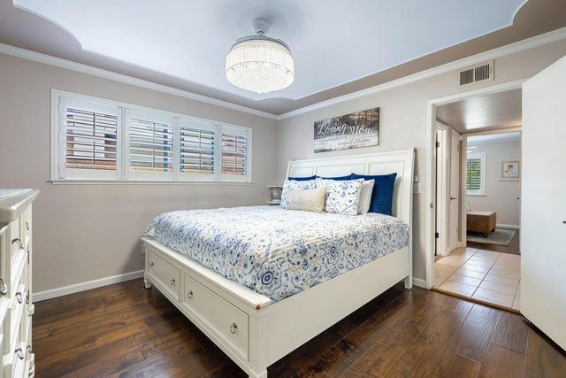 30 W Swift Avenue, Clovis, CA 93612