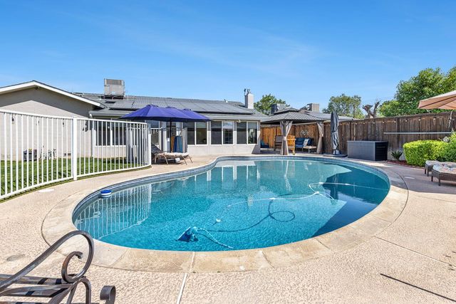 30 W Swift Avenue, Clovis, CA 93612