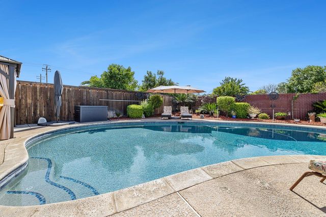 30 W Swift Avenue, Clovis, CA 93612