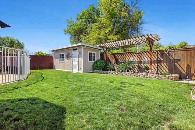 30 W Swift Avenue, Clovis, CA 93612