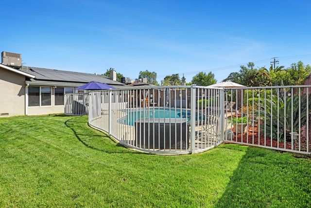 30 W Swift Avenue, Clovis, CA 93612