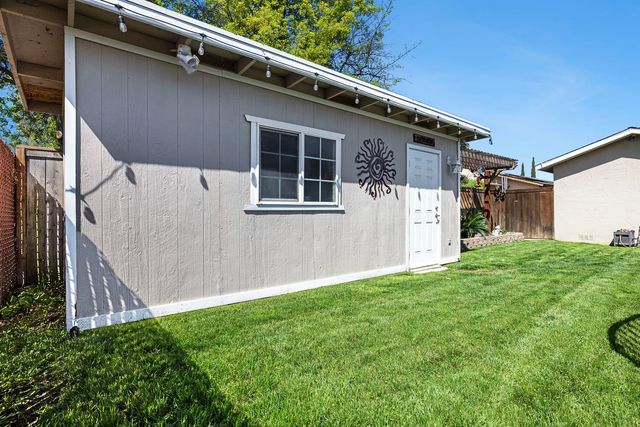 30 W Swift Avenue, Clovis, CA 93612