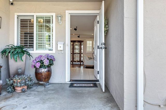 30 W Swift Avenue, Clovis, CA 93612