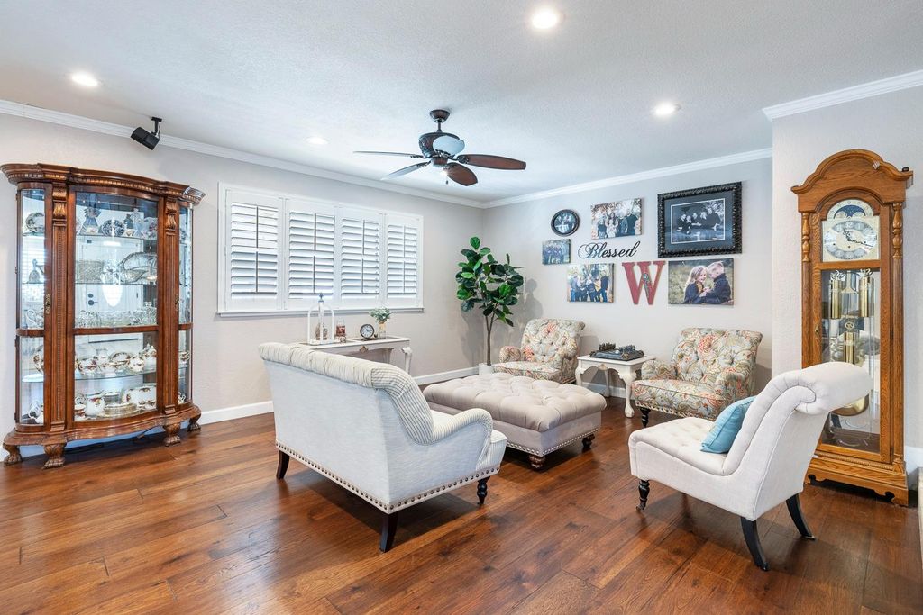 Image 12 of property listing at 30 W Swift Avenue, Clovis, CA 93612