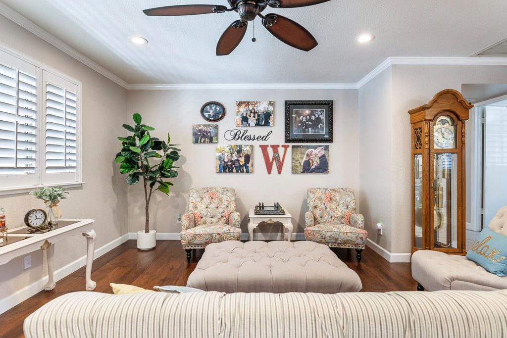 Image 13 of property listing at 30 W Swift Avenue, Clovis, CA 93612