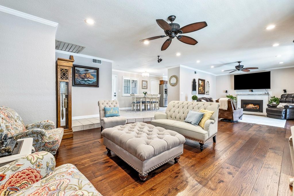 Image 15 of property listing at 30 W Swift Avenue, Clovis, CA 93612