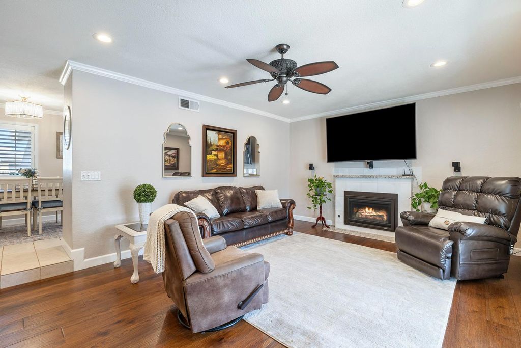 Image 17 of property listing at 30 W Swift Avenue, Clovis, CA 93612