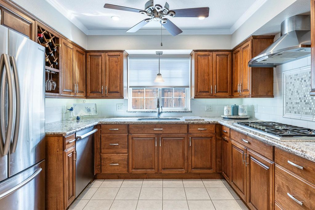 Image 3 of property listing at 30 W Swift Avenue, Clovis, CA 93612