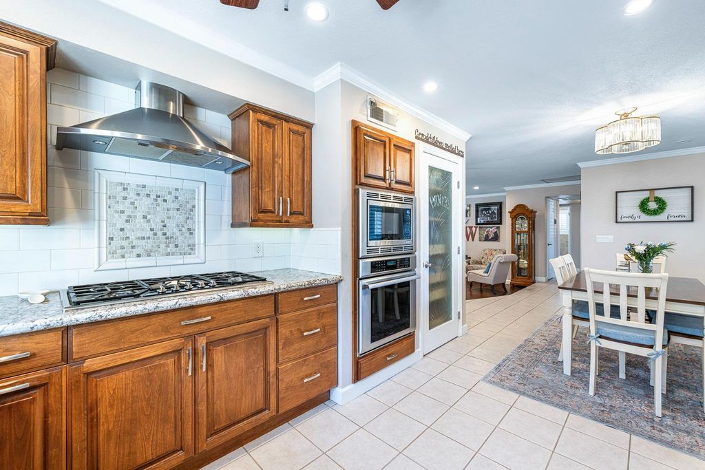 Image 31 of property listing at 30 W Swift Avenue, Clovis, CA 93612