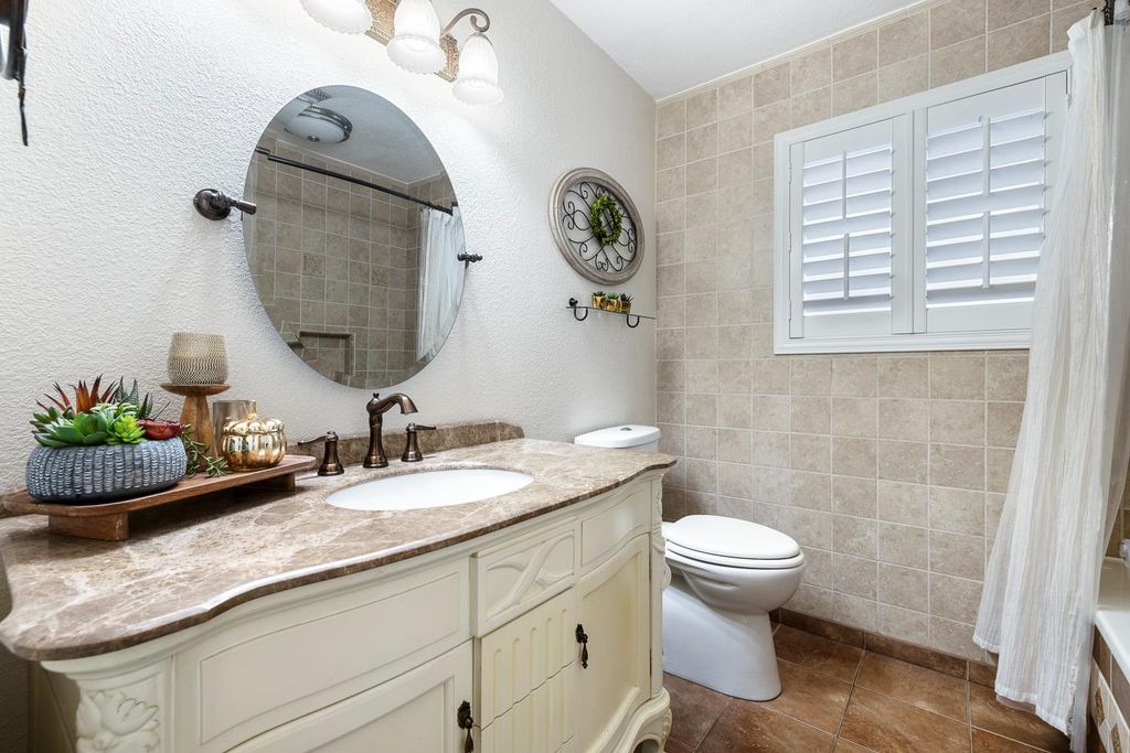 Image 37 of property listing at 30 W Swift Avenue, Clovis, CA 93612