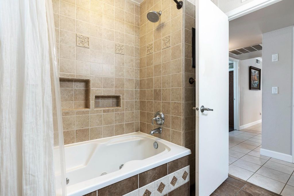 Image 38 of property listing at 30 W Swift Avenue, Clovis, CA 93612