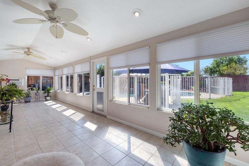 Image 4 of property listing at 30 W Swift Avenue, Clovis, CA 93612