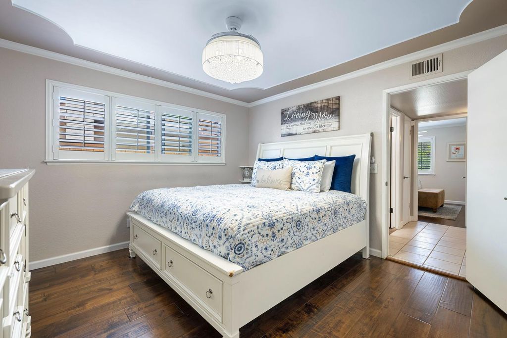 Image 40 of property listing at 30 W Swift Avenue, Clovis, CA 93612