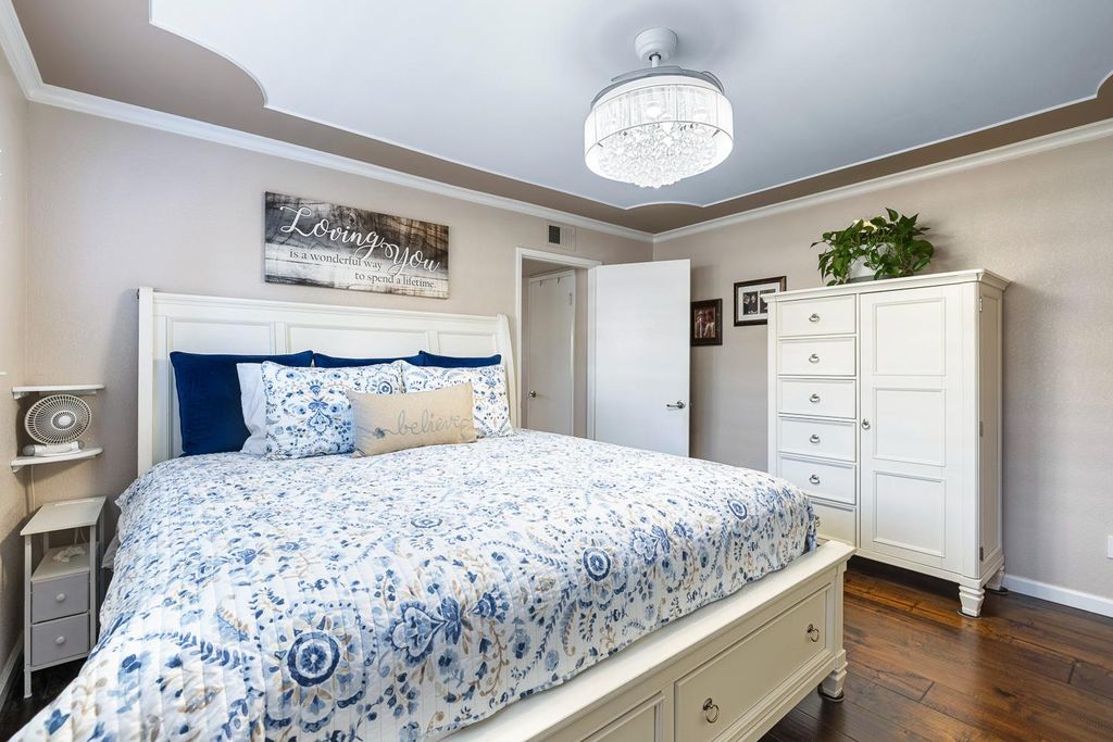 Image 41 of property listing at 30 W Swift Avenue, Clovis, CA 93612