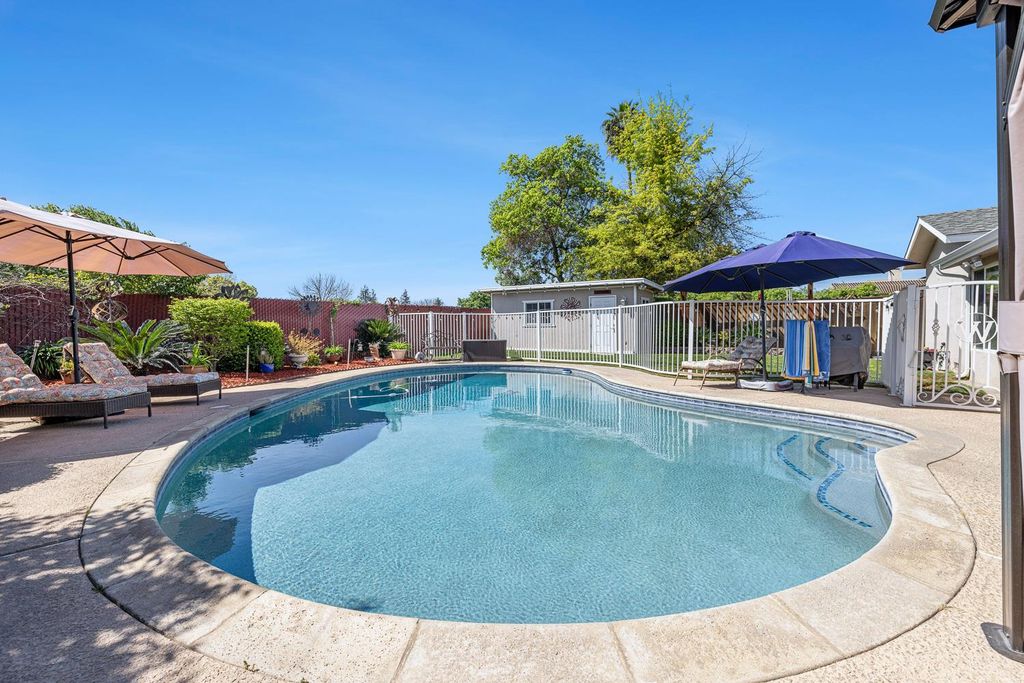 Image 46 of property listing at 30 W Swift Avenue, Clovis, CA 93612