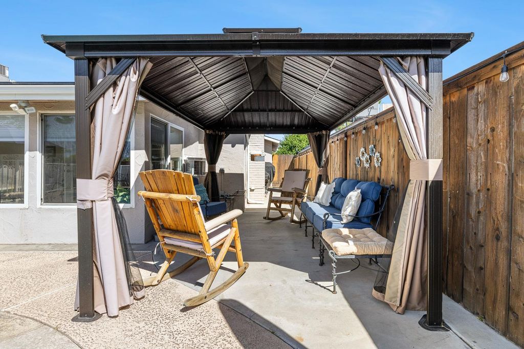 Image 50 of property listing at 30 W Swift Avenue, Clovis, CA 93612