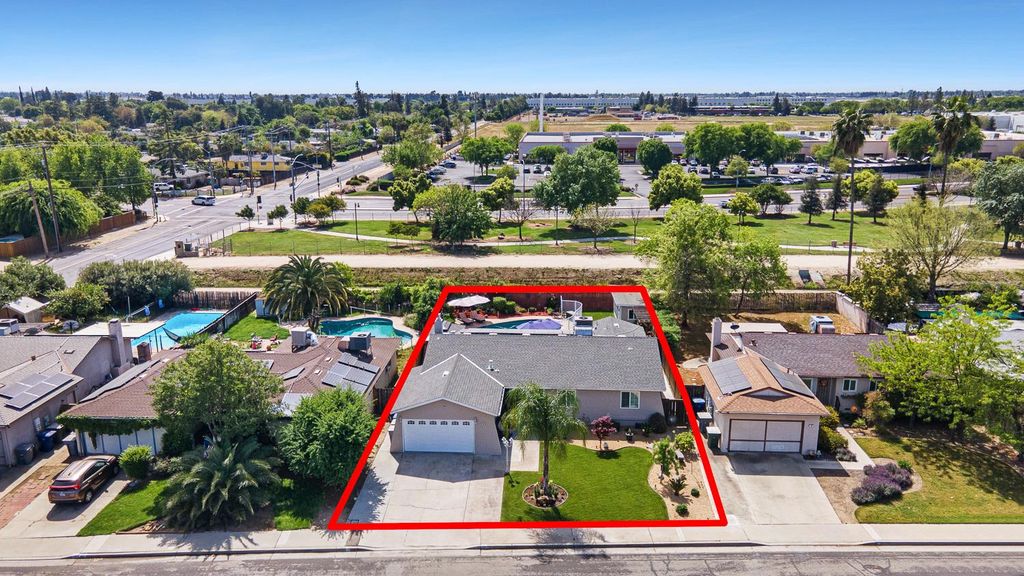 Image 61 of property listing at 30 W Swift Avenue, Clovis, CA 93612