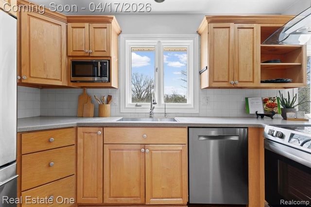 2888 Colonial Way, Bloomfield Hills, MI 48304