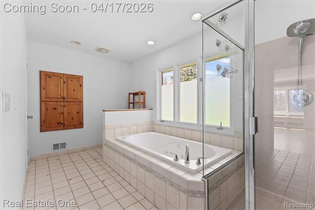 2888 Colonial Way, Bloomfield Hills, MI 48304