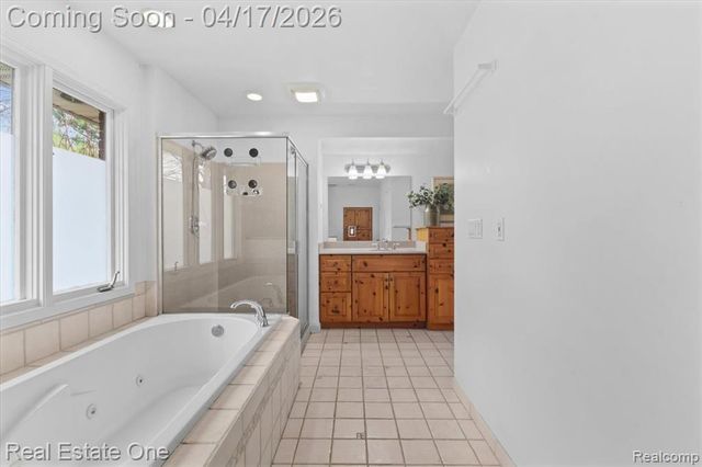 2888 Colonial Way, Bloomfield Hills, MI 48304