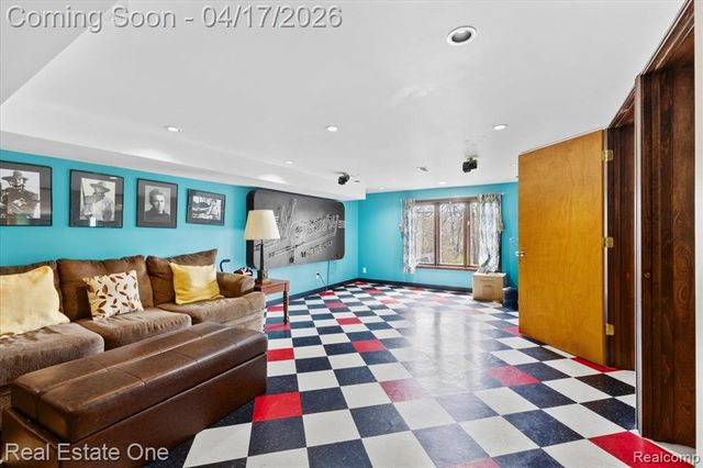 2888 Colonial Way, Bloomfield Hills, MI 48304