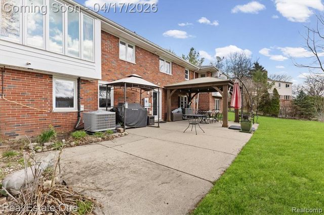 2888 Colonial Way, Bloomfield Hills, MI 48304